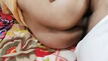 Indian Girlfriend Hard Sucked And Fucking Cum On Her Armpits