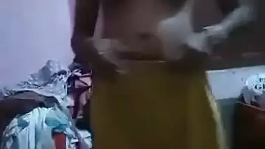 Desi Sexy Bhabhi Shows Boobs