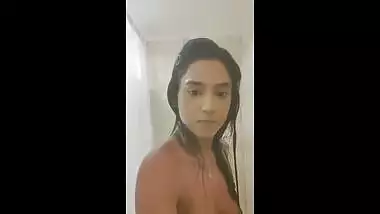Cute Lankan Girl In Bathroom