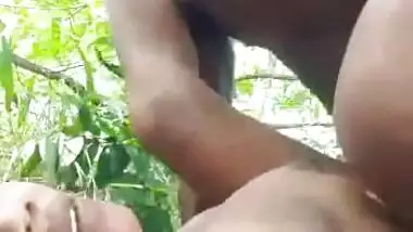 Adivasi lovers fucking outdoors in jungle