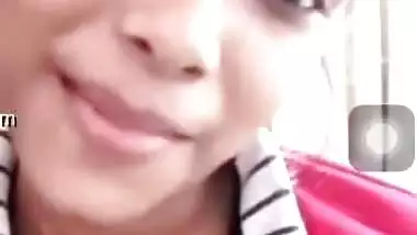 Today Exclusive- Cute Lankan Girl Showing Boobs On Video Call