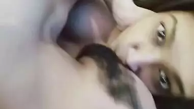 Bearded guy kisses Desi girlfriend and films selfie XXX video