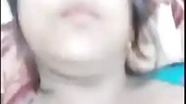 Desi cute girl showing boobs on live