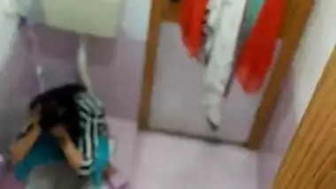Sexy indian bhabhi peeing video caught on camera