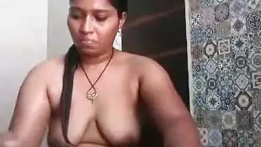 Sexy Bhabhi Record her Nude Video 2
