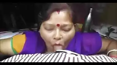 Desi maid aunty secret blowjob to office boss