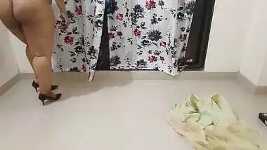 Chubby Desi aunty showing her big boob from bathtub, MMS leaked sex