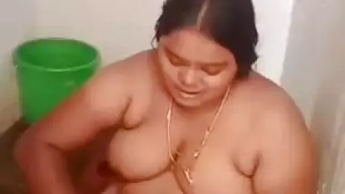 Chubby Desi hottie reveals her thick XXX body when taking a shower