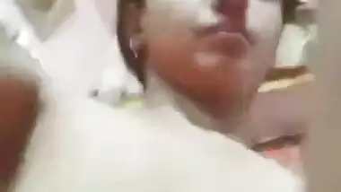 Cute Desi girl solo sex show on selfie cam