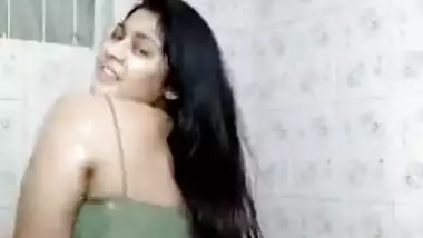 Curvy Desi girl with no panties on dancing in the shower XXX video