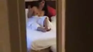 Hot bhabhi flashing boobs to the hotel staff