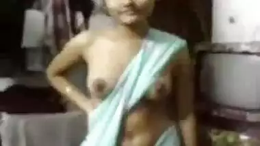 indian bhabhi stripping naked exposing bigtits indian-sex mms