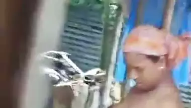 Indian bhabhi boobs show hidden cam video