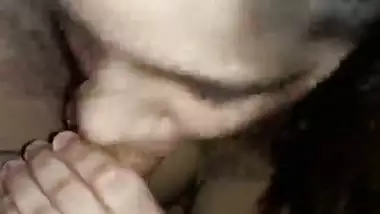 BEAUTIFUL BUSTY BABE GIVING BLOWJOB AND TITJOB
