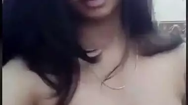 Desi cute girl showing her boobs