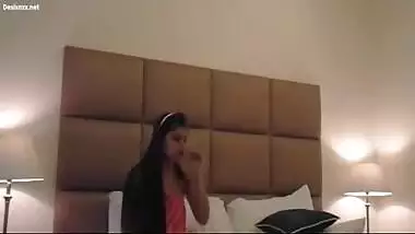 Delhi teen escort girl’s leaked hotel sex MMS