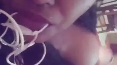 Desi cute girl fing her hot pussy