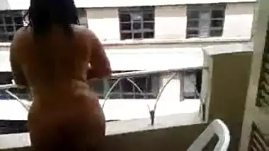 Hot Aunty Masturbating In Balcony