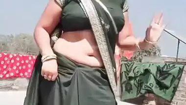 Busty Navel Queen Rakhi Deep Hot Navel Show Hot Saree