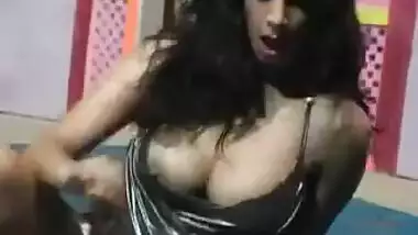 Newsixvideo busty indian porn at Hotindianporn.mobi