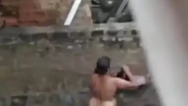 Desi aunty nude captured on hidden cam while bath on outdoor, for your pleasure