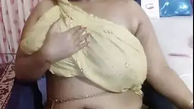 Anu Bhabhi on Livechat Pussy Show with Vibe