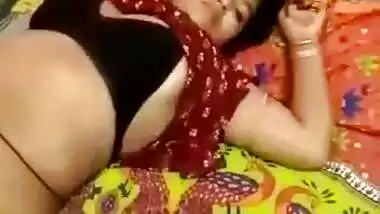 Indian sleeping Bhabhi nude video record by hubby