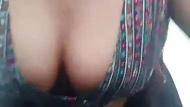 Desi Indian Malkin Bhabhi Ko Stairs Par Choda