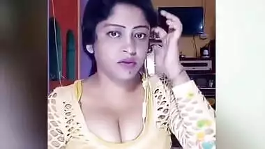 Desi Aunty showing cleavage on live cam.