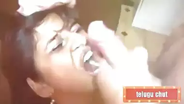 Telugu milf gives a special treat to her foreign clients