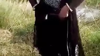 Sexy Muslim bhabhi showing her hairy pussy