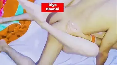 Indian gf bf the Best Doggystyle fucking after seducing and kissing her | RIYA BHABHI