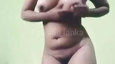 Sri Lankan - Sri Lanka Girl Homemade Sexy Fun.tik Tok කෙල්ලගේ අලුත් එක