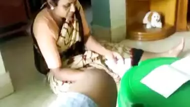 Sexy Tamil Housewife Bathing - Movies.
