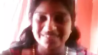 Smart Indian Kerala Aunty Show her HUGE Boobs