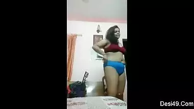 Indian MILF bares her XXX charms putting big hooters in camera