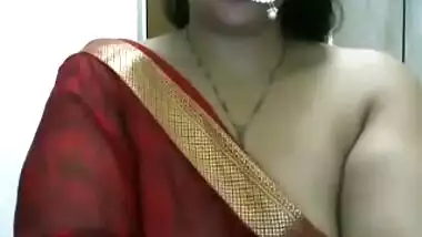 horny bhabhi seducing with lips and going braless