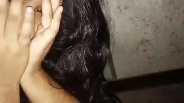 Sexy Desi girl Shows Her Boobs