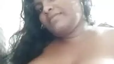 Today Exclusive- Mallu Girl Showing Her Big Boobs