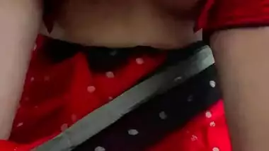 Milf Bong in Saree Playing with her Boobs