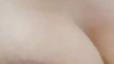 Srilankan aunty topless big boobs showing selfie