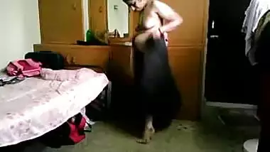 pregnant bhabhi naked in bedroom 2
