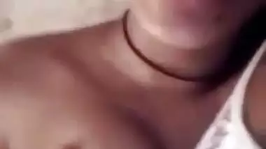 Cute Indian girl Shows her Boobs and Pussy On vc