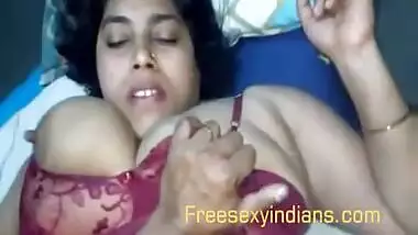 Free Indian sex of big boobs chubby housewife hard fucked by neighbor