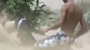 Live sex video of a hot Pakistani bhabhi at the beach