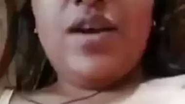 Chubby Bengali fingering pussy MMS video