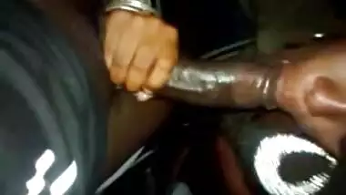 Bangle-clad Madrasan sucks a 9-inch Telangana Black Snake