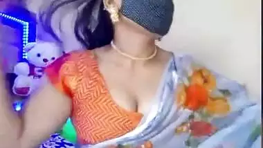 village bhabhi with sexy figure nude live