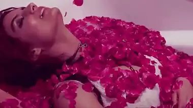 Indian Bollywood actress anveshi jain sexy bathing hot video