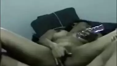 Arabian girlfriend gets fucked on the bed by her lover
